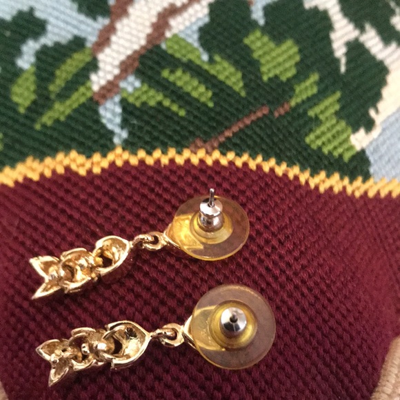 Goldtone Leaf earrings & Necklace - Picture 6 of 10